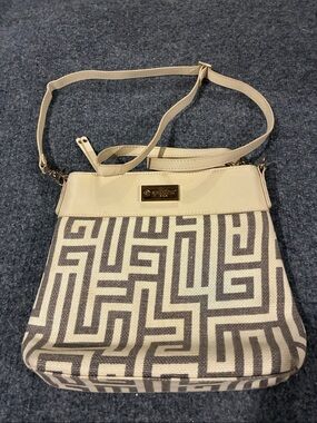 ⭐️ Spartina 449 Cream and Gray Geometric Shoulder Bag
